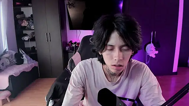 Snapshot of xIce_Boy chatting on 12/22/25, 12:57 xIce Boy online show from 12/22/25, 12:57