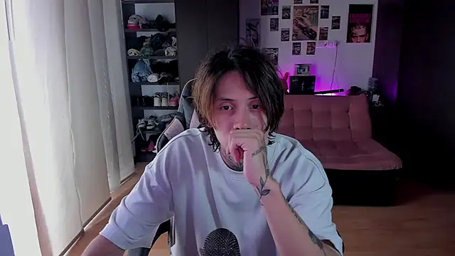 Snapshot of xIce_Boy chatting on 05/13/26, 07:33 xIce Boy online show from 05/13/26, 07:33