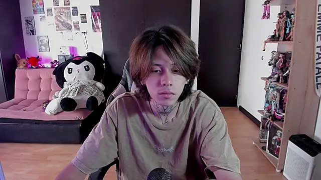 Snapshot of xIce_Boy chatting on 05/20/26, 01:17 xIce Boy online show from 05/20/26, 01:17