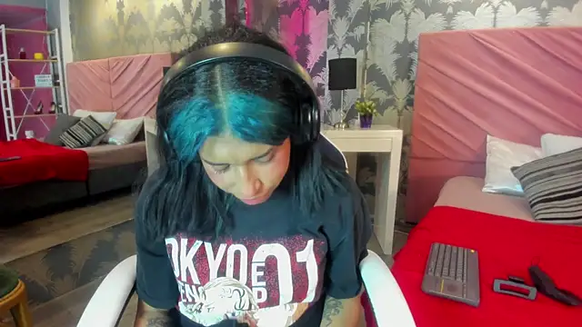 Karin Ks online show from 10/28/25, 07:16