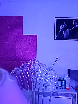 Snapshot of LoganPeny chatting on 03/15/25, 06:03 LoganPeny online show from 03/15/25, 06:03