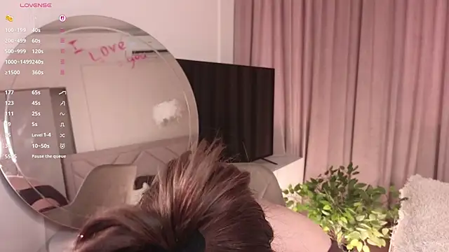 NormaCusson online show from 10/26/25, 07:36