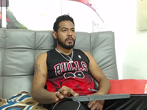 BladeFoxxx1 online show from 09/17/25, 10:28