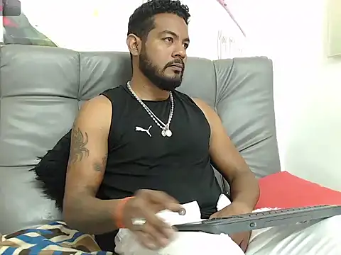 BladeFoxxx1 online show from 09/18/25, 08:49