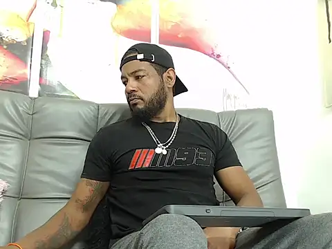 BladeFoxxx1 online show from 09/28/25, 11:59