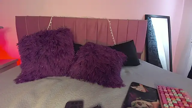 kitty-kryss online show from 02/19/26, 04:36