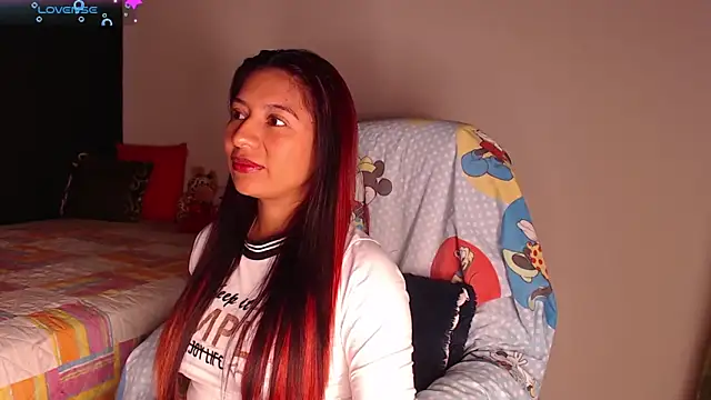 Snapshot of yes0225 chatting on 09/26/25, 02:21 yes0225 online show from 09/26/25, 02:21