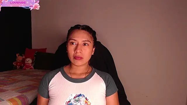 Snapshot of yes0225 chatting on 10/06/25, 02:47 yes0225 online show from 10/06/25, 02:47