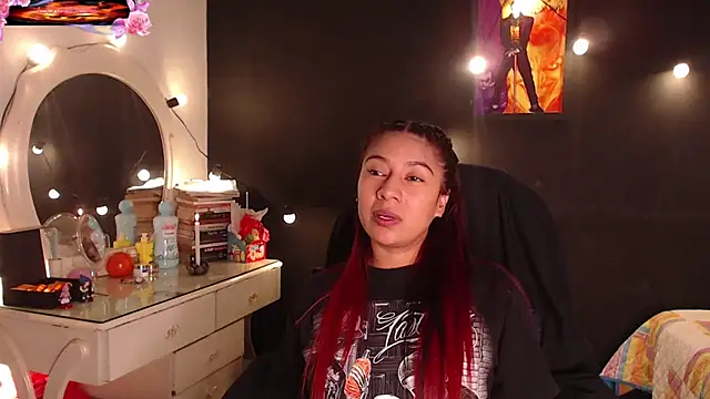 Snapshot of yes0225 chatting on 10/14/25, 04:08 yes0225 online show from 10/14/25, 04:08