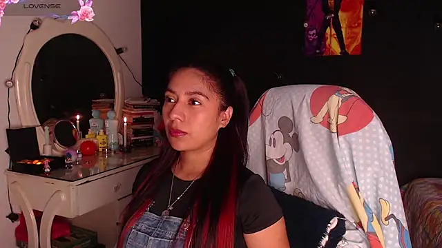 Snapshot of yes0225 chatting on 10/22/25, 03:01 yes0225 online show from 10/22/25, 03:01