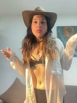 Snapshot of CosmiccAlai chatting on 03/13/25, 07:28 CosmiccAlai online show from 03/13/25, 07:28