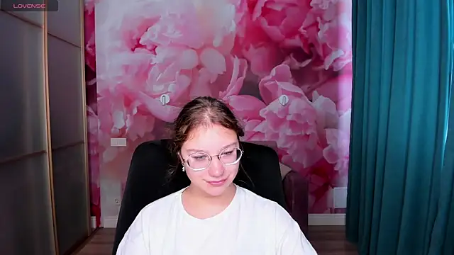 AngelinaLow online show from 10/01/25, 11:27