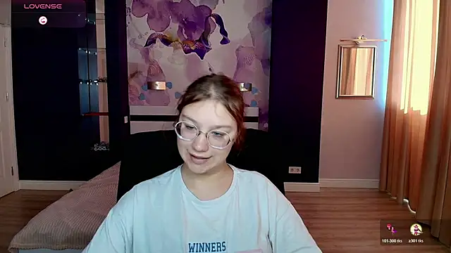 AngelinaLow online show from 10/21/25, 11:33