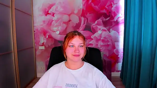 AngelinaLow online show from 05/05/26, 11:29