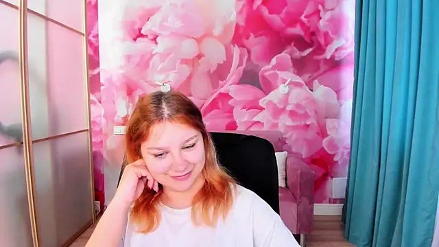 AngelinaLow online show from 05/18/26, 11:27