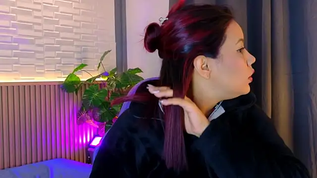 TiffanyWalk online show from 11/13/25, 10:58