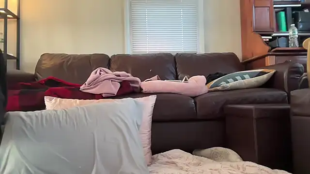 Snapshot of SpaceCowWhore chatting on 10/01/25, 12:11 SpaceCowWhore online show from 10/01/25, 12:11