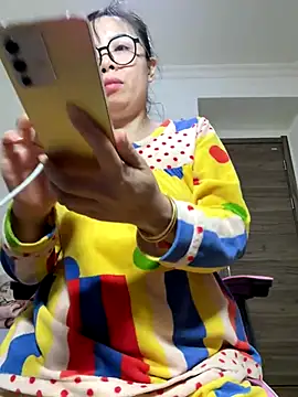 aa520uv online show from 11/18/25, 02:43