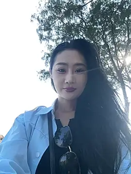 linger-23 online show from 10/26/25, 07:14