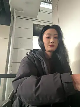 Snapshot of linger-23 chatting on 03/16/26, 05:35 linger-23 online show from 03/16/26, 05:35