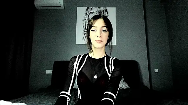 Snapshot of Elli_Lourence chatting on 03/13/25, 08:32 Elli Lourence online show from 03/13/25, 08:32