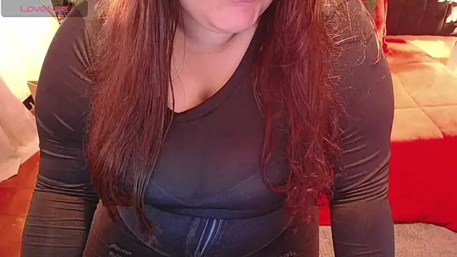 Snapshot of ailyn_maury chatting on 05/15/26, 01:29 ailyn maury online show from 05/15/26, 01:29