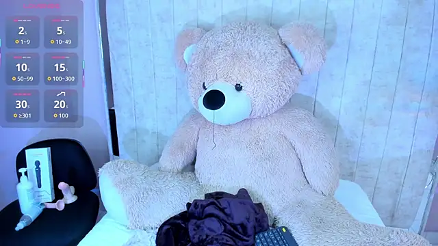 Alice 26  online show from 11/13/25, 03:55