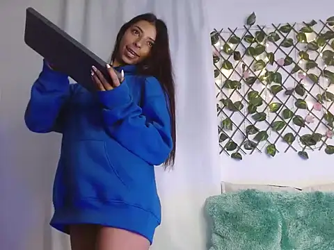 Snapshot of Jasmine_Tookens chatting on 03/22/25, 06:54 Jasmine Tookens online show from 03/22/25, 06:54