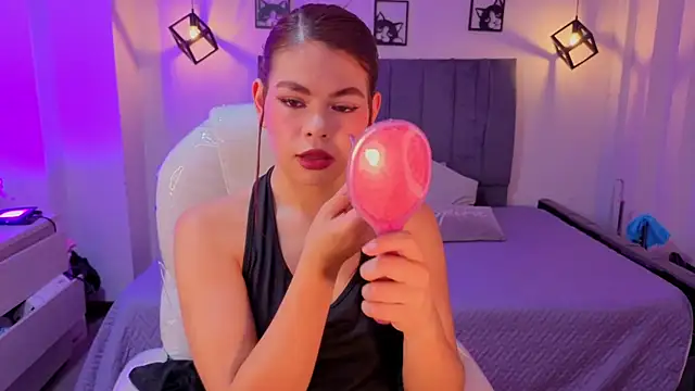 Snapshot of Pretty_Johnson_ chatting on 06/19/26, 04:06 Pretty Johnson online show from 06/19/26, 04:06