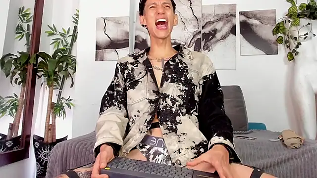 Giotrashy online show from 04/16/26, 04:19