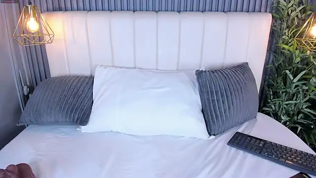 LauraCarther online show from 04/14/26, 08:04