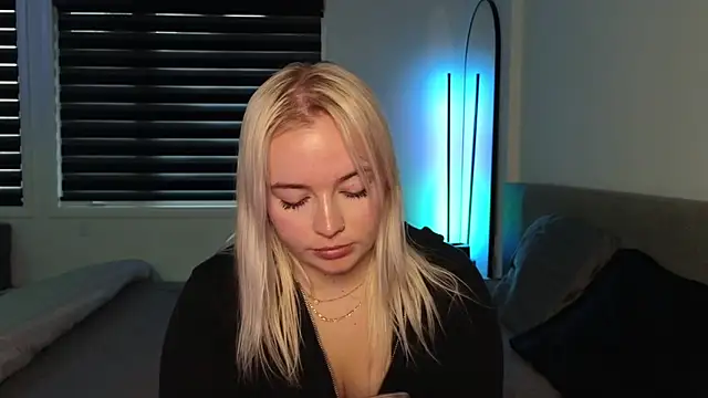 margot robbie7 online show from 10/23/25, 10:08