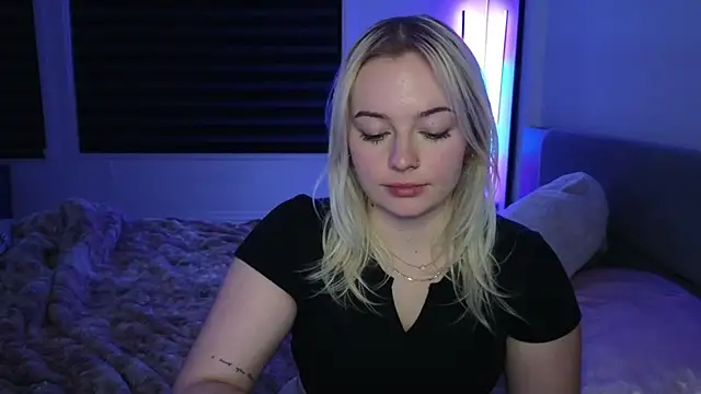 margot robbie7 online show from 11/26/25, 11:50