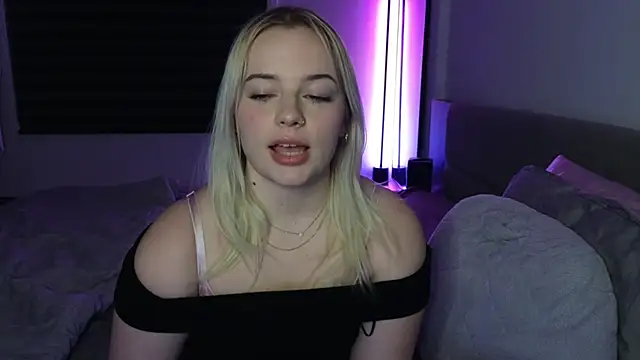 margot robbie7 online show from 12/04/25, 12:42