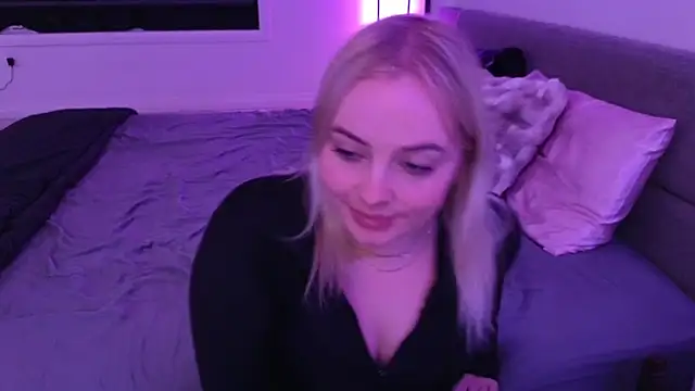 margot robbie7 online show from 02/18/26, 11:55