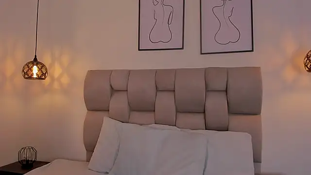 Hanna Evans   online show from 09/21/25, 11:45