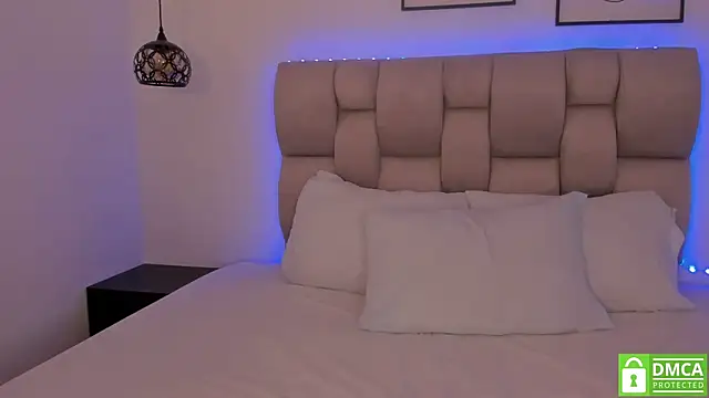 Hanna Evans   online show from 04/21/26, 12:22