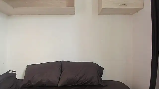Snapshot of Hanna_Evans__ chatting on 06/11/26, 12:14 Hanna Evans online show from 06/11/26, 12:14