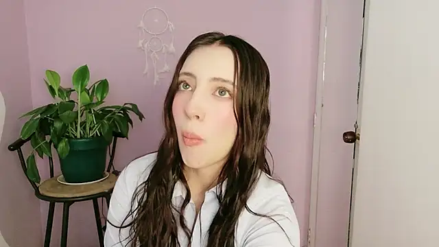 Snapshot of Rebbecawhite_meow chatting on 05/18/26, 02:23 Rebbecawhite meow online show from 05/18/26, 02:23