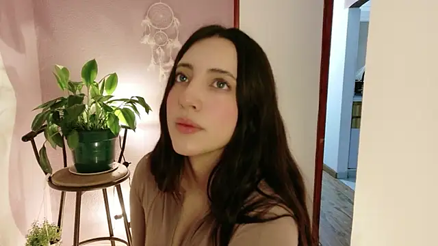 Snapshot of Rebbecawhite_meow chatting on 05/19/26, 01:56 Rebbecawhite meow online show from 05/19/26, 01:56