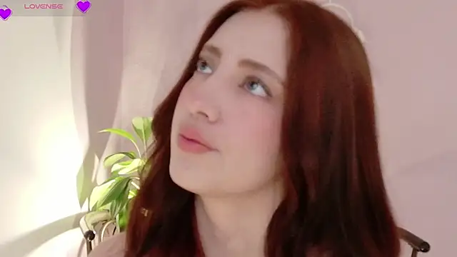 Snapshot of Rebbecawhite_meow chatting on 06/13/26, 04:38 Rebbecawhite meow online show from 06/13/26, 04:38