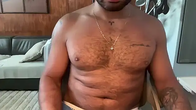 Snapshot of TopRaw3 chatting on 09/18/25, 01:35 TopRaw3 online show from 09/18/25, 01:35