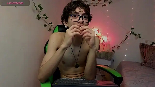 Snapshot of Matty_Sparkk chatting on 06/22/26, 01:30 Matty Sparkk online show from 06/22/26, 01:30