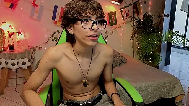Snapshot of Matty_Sparkk chatting on 07/16/26, 01:50 Matty Sparkk online show from 07/16/26, 01:50