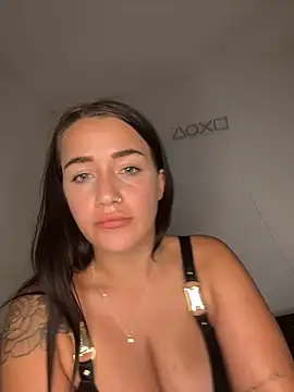 Snapshot of DarkVelvet chatting on 10/26/25, 06:03 DarkVelvet online show from 10/26/25, 06:03