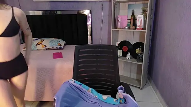 Snapshot of sweet_c4ndy chatting on 10/30/25, 01:18 sweet c4ndy online show from 10/30/25, 01:18