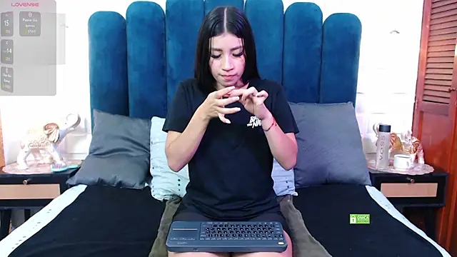 Snapshot of Lili_Opal chatting on 10/16/25, 12:06 Lili Opal online show from 10/16/25, 12:06