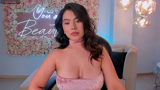 CandaseRussell online show from 10/25/25, 08:03