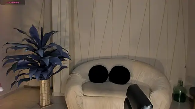 AmaliaCrus online show from 10/31/25, 08:32