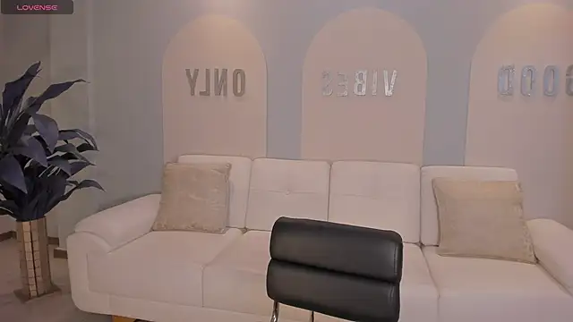 AmaliaCrus online show from 11/13/25, 07:57